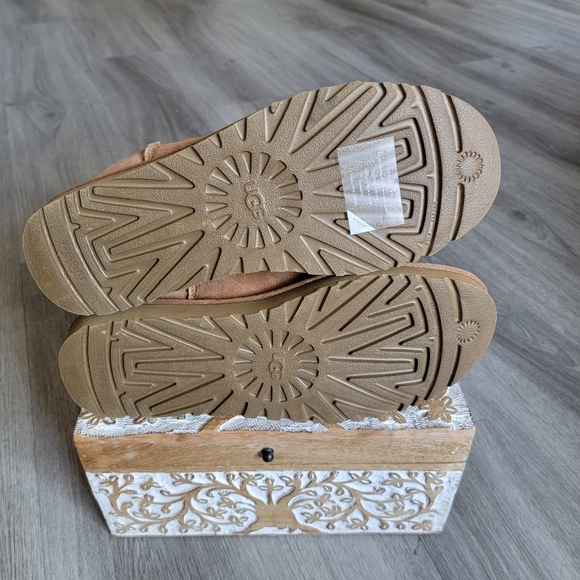 UGG Classic Short II Suede Boot - Picture 7 of 7